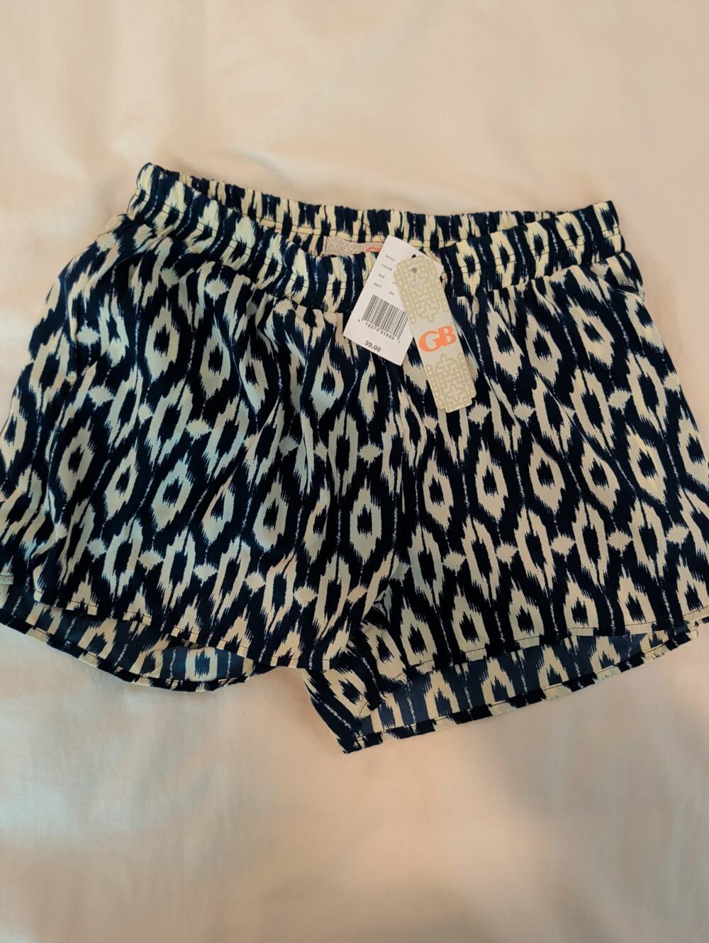 GB Gianni Bini Black White Ikat Print Elastic Waist Pull On Flippy Shorts NWT...